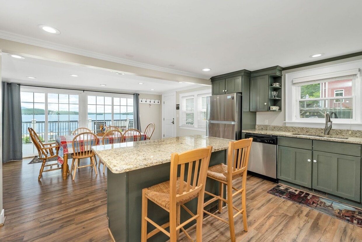 Primary Photo - Beautiful Home On Lake Winnipesaukee