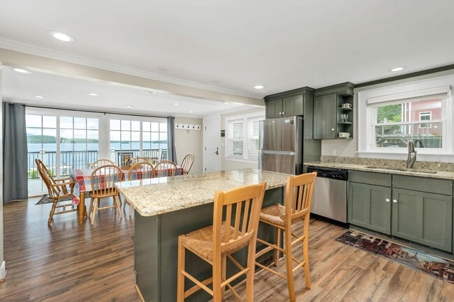 Foto del edificio - Beautiful Home On Lake Winnipesaukee