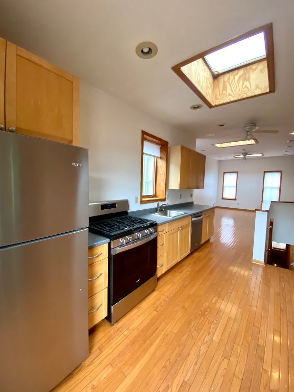 Primary Photo - 326 Point St