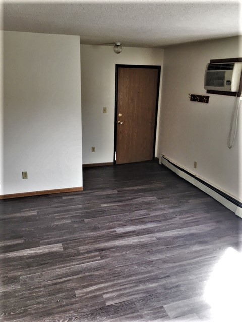 Building Photo - 429 S Van Buren St