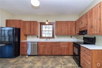 Building Photo - 559 Wadsworth Rd