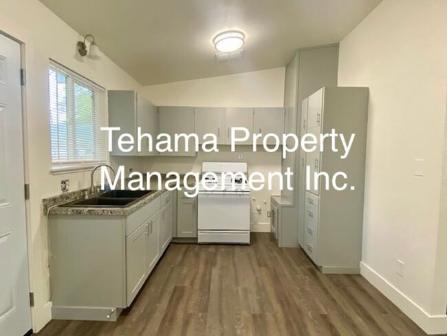 Building Photo - 2 Bedroom 1 Bath