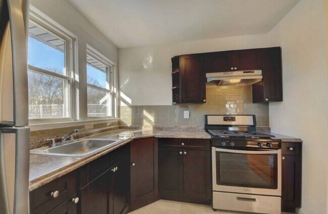 Foto del edificio - 28 Howard Pl