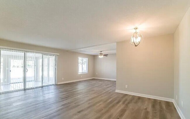 Building Photo - Single Family 2 bedroom 2 bath house