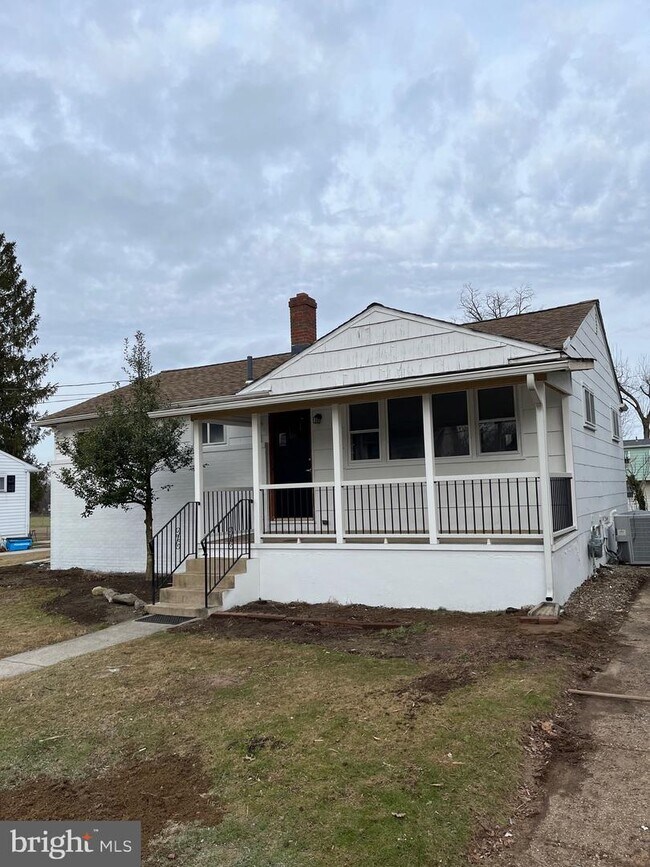 Building Photo - 151 N Fernwood Ave