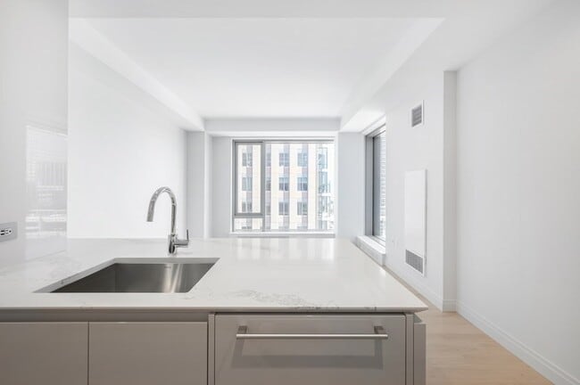 Building Photo - 135 Seaport Blvd