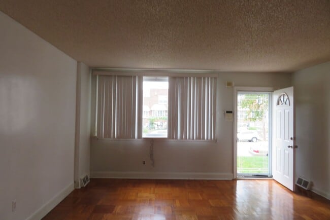 Building Photo - 7217 Brous Ave