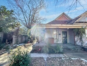 Building Photo - 2023 Young Ave