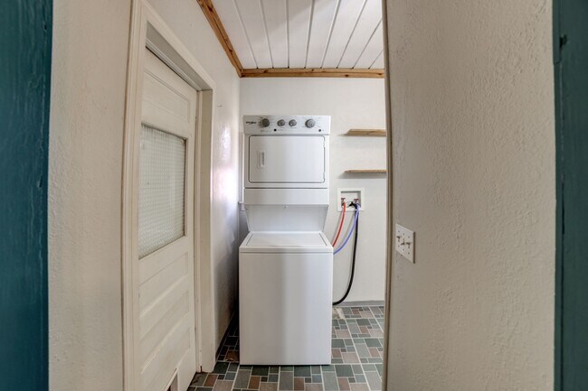 Foto del edificio - 2 Bed | 1.5 Bath in Midtown Tulsa!