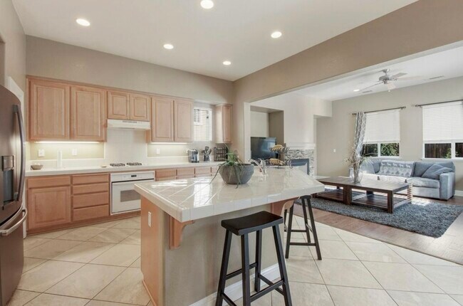 Building Photo - 4353 Middlefield Dr