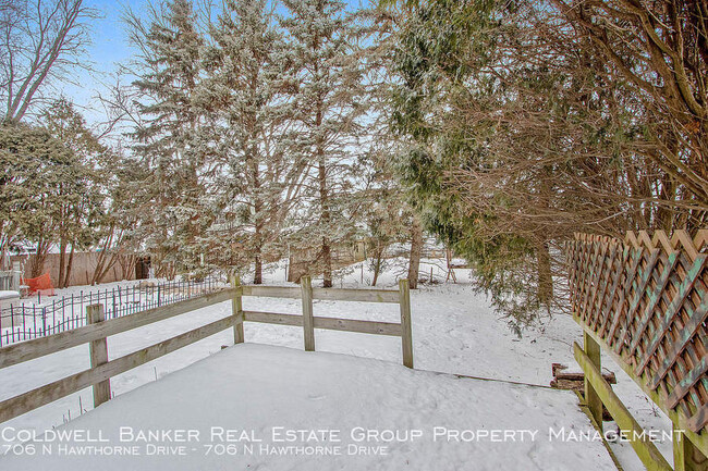 Building Photo - 706 N Hawthorne Dr