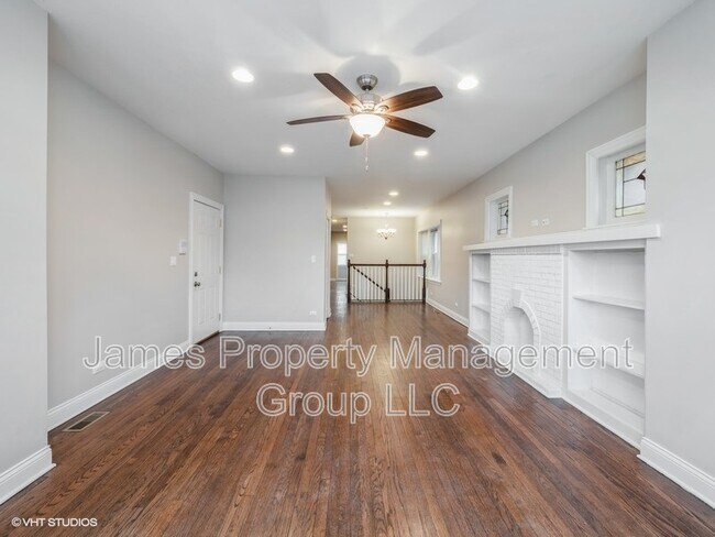 Building Photo - 3352 N Hamlin Ave