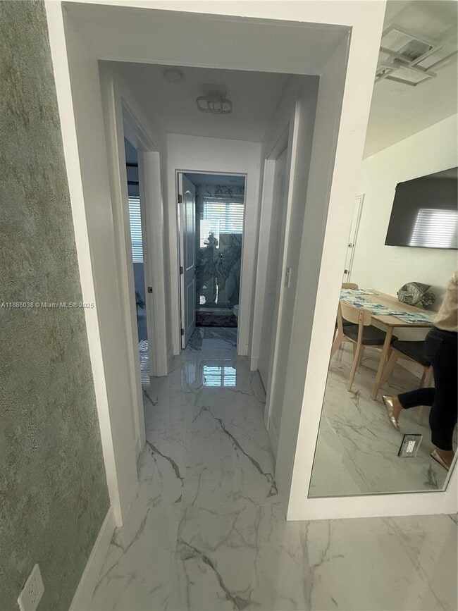 Building Photo - 8340 Crespi Blvd