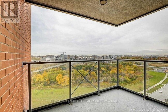 Photo du bâtiment - 1 Uptown Dr