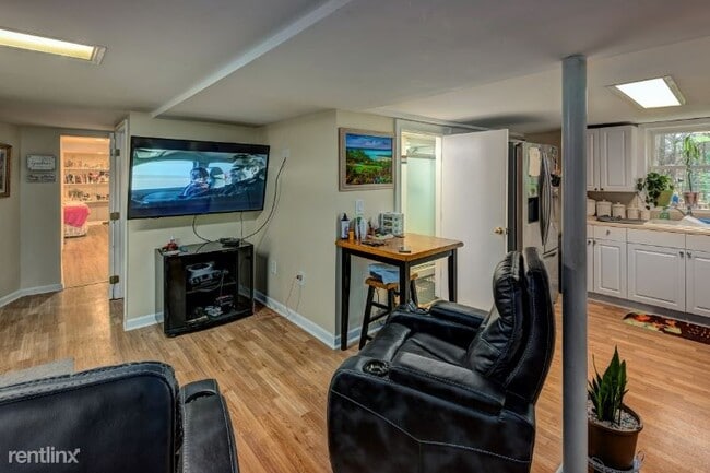 Building Photo - 3112 Crestview Cir NW