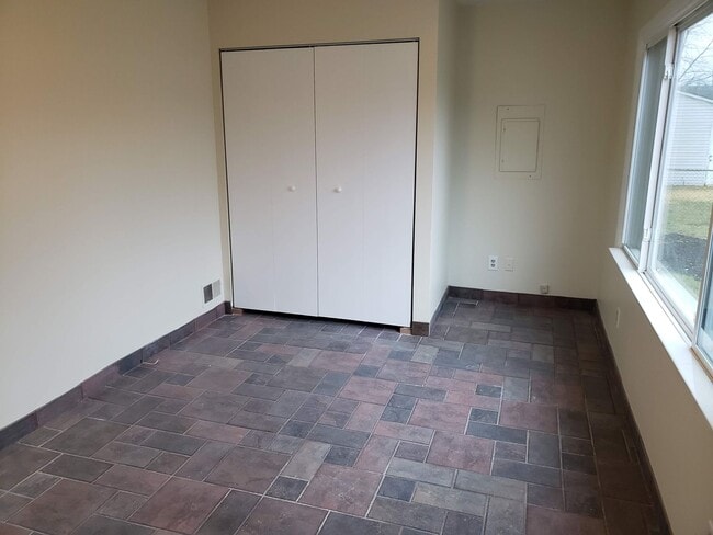 Building Photo - 1420 Candlewood Three Bedroom, 1 Bathroom,...