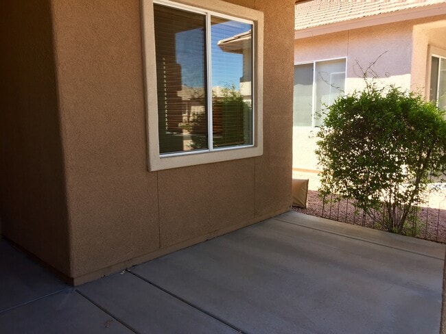 Foto del edificio - 5015 E Somerset Dr