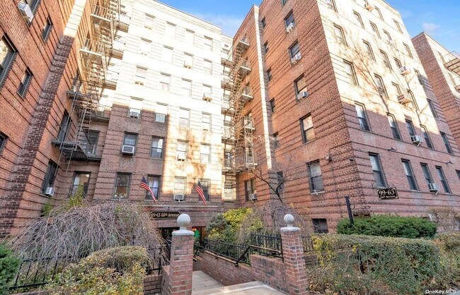 Foto del edificio - 99-63 66th Ave
