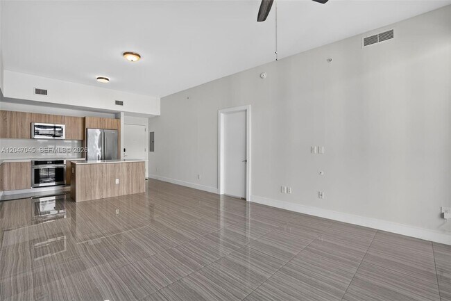 Foto del edificio - 2960 NE 207th St