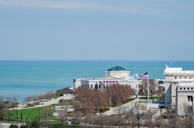 Foto del edificio - 1250 S Indiana Ave