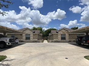 Building Photo - 215 W Albatross Ave