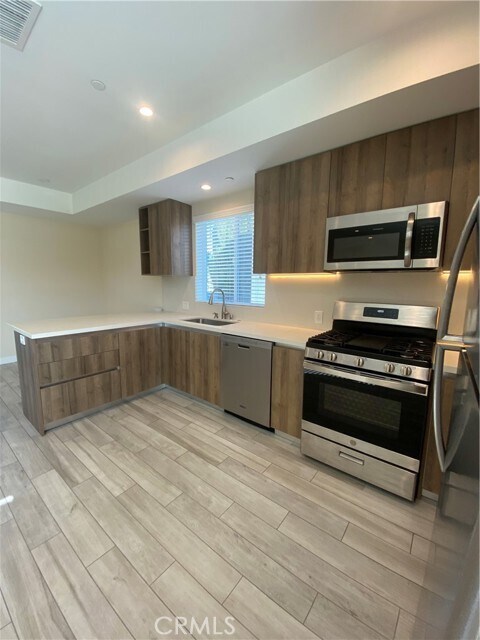 Foto del edificio - 3042 Atwater Ave