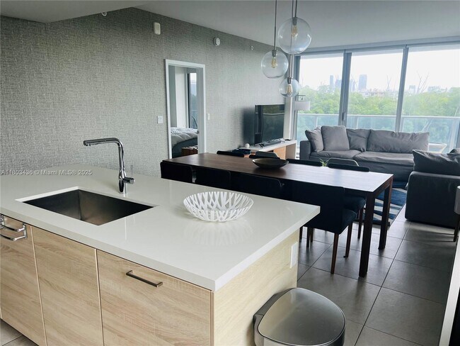 Foto del edificio - 16385 Biscayne Blvd