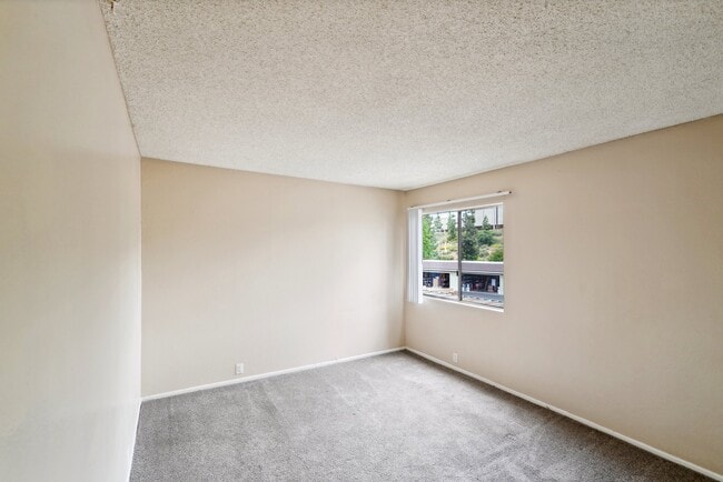 Building Photo - Crown Point Apartments