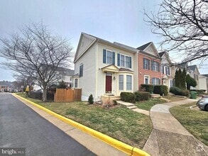 Building Photo - 7427 Ardglass Ct