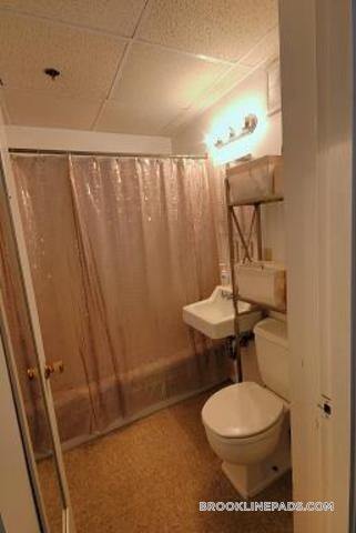 Foto del edificio - 1077 Beacon St