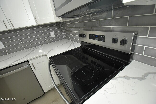 Foto del edificio - 33 B Ledgewood Dr