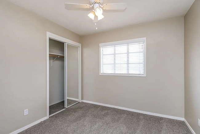 Building Photo - 7643 E Verde Ln