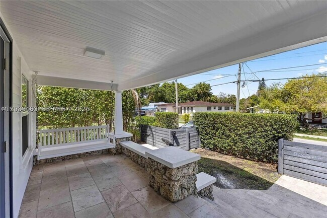 Foto del edificio - 2434 SW 15th St