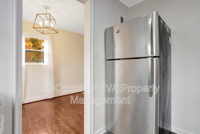 Foto del edificio - 2238 Farrington Ave