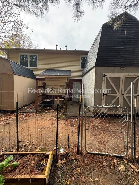 Foto del edificio - 1305 Sweet Pine Dr