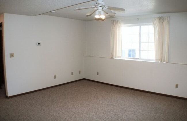 Building Photo - $1025 | 2 Bedroom, 1 Bathroom 1st Floor Co...