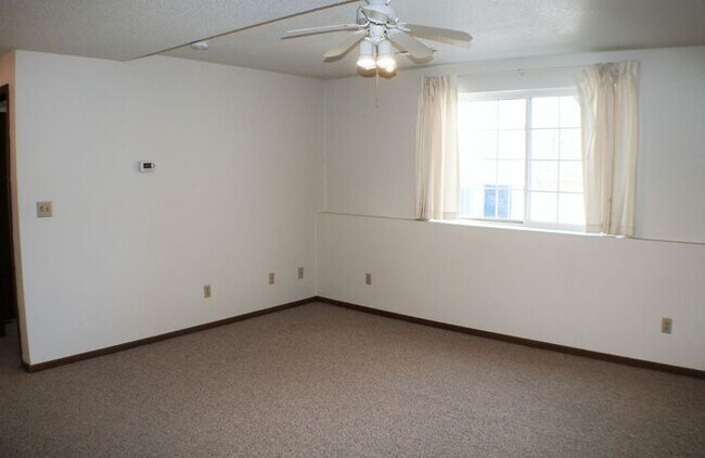 Foto del edificio - $1025 | 2 Bedroom, 1 Bathroom 1st Floor Co...