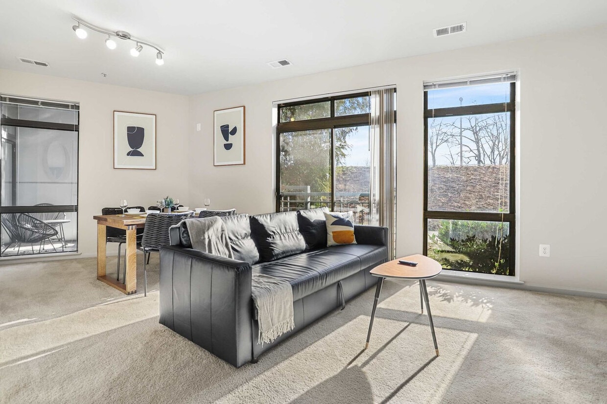 Primary Photo - 305 10th Street South