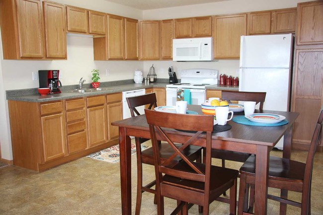 Spacious Eat in Kitchen - Bakken Heights