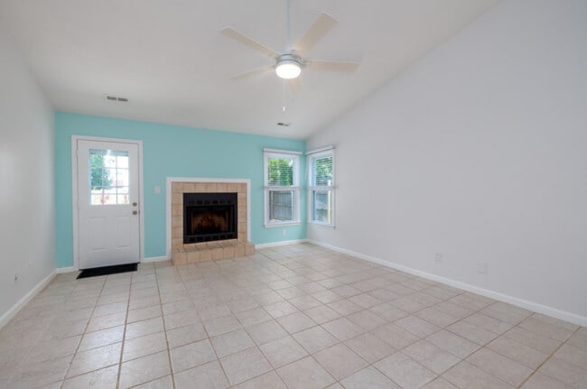 Building Photo - 1705 Maryus Ct