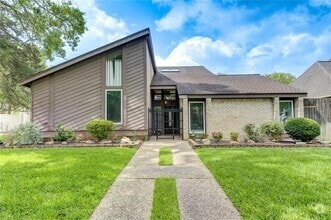 Building Photo - 15754 Walkwood Dr