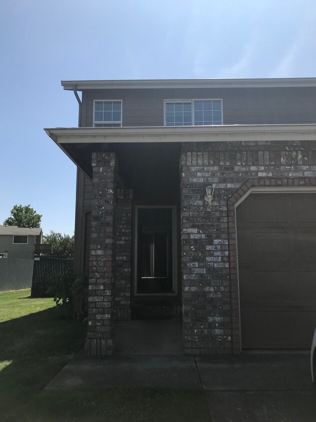 Foto principal - (SAM 15) 3 bedroom and 1.5 Bathroom duplex