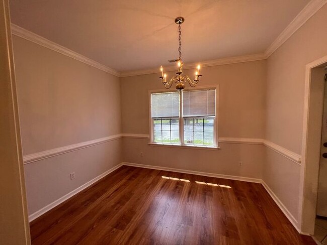 Building Photo - Merestone 1 level brick patio home. 2 Car ...