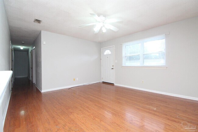 Foto del edificio - 7190 Pennington Dr