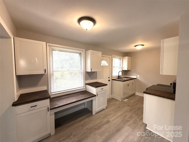 Foto del edificio - 1142 Mona Dr