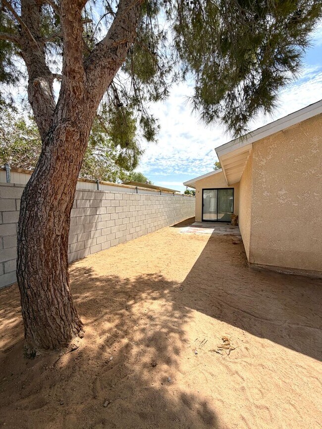 Foto del edificio - 71768 Buena Vista Dr