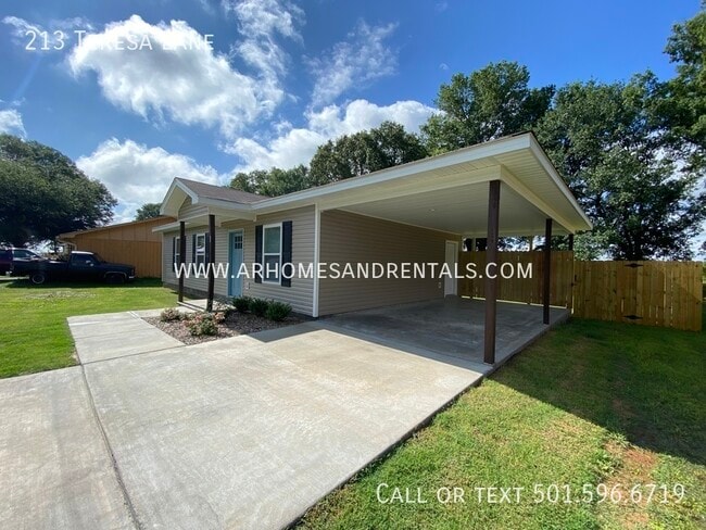 Building Photo - 213 Teresa Lane | $1295 | 3 beds, 1 full bath