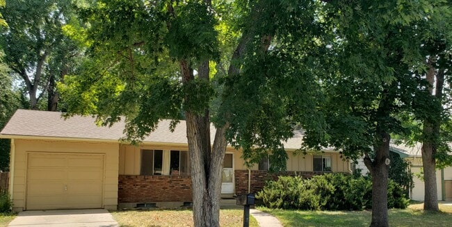 Building Photo - 1400 Brentwood Dr