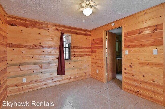Building Photo - 1202 Templeton Rd
