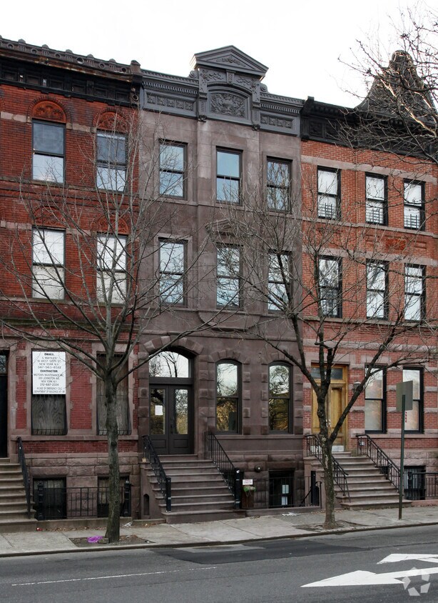 Building Photo - 20 W 120th St